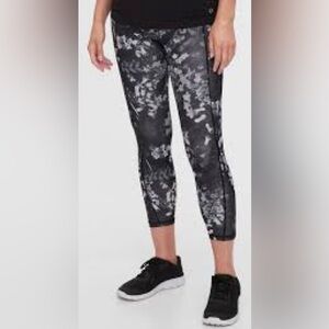 GAP Fit Black Floral Sculpt Revolution Activewear Leggings, size Medium
